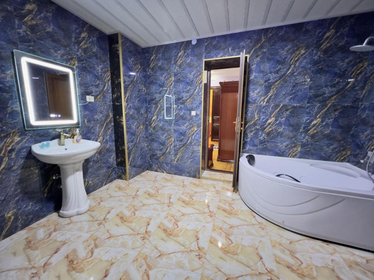 Hotel Royal Кутаїсі Екстер'єр фото