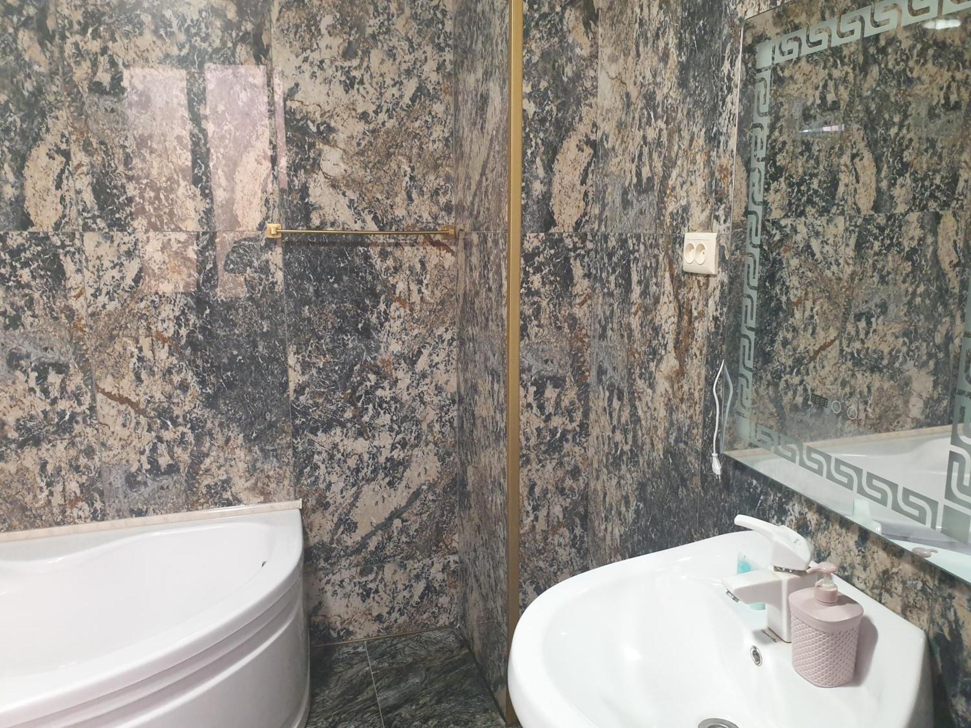 Hotel Royal Кутаїсі Екстер'єр фото